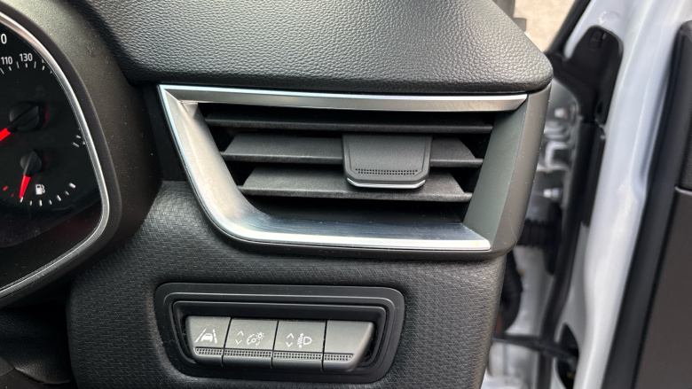 Renault Clio 1.0 TCe 100 Iconic 5dr Petrol Hatchback